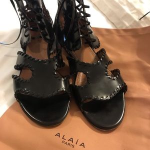 ✨Alaia Paris sandals✨